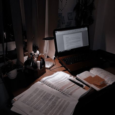 Joanna Core, Study Moodboard, Cool Aesthetic Wallpaper, Study Pics, Night Study, Dark Academic, Study Mood, Studying Aesthetic, Aesthetic Wallpaper Black