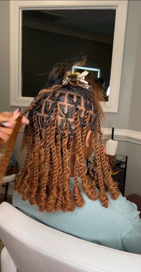 Honey Brown Invisible Locs, Honey Blonde Invisible Locs, Honey Blonde Twists Black Women, Brown Invisible Locs, Invisible Locs, Short Box Braids Hairstyles, Big Box Braids Hairstyles, Black Ponytail Hairstyles, Goddess Braids Hairstyles