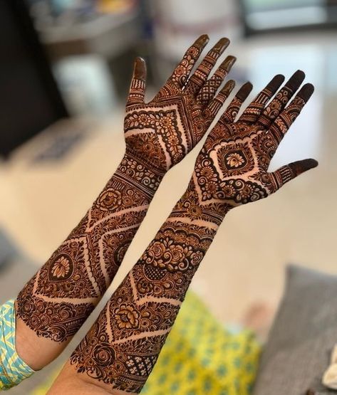 Unique Bridal Mehandi Design, Islamic Mehndi Designs, Pakistani Bride Mehndi Design, Dubai Style Mehndi Design, Henna Queen, Pakistani Henna Designs, Pakistani Mehndi Designs, Bride Mehndi, Mehndi Bridal