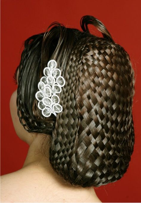 Now THAT is some hair weaving. Native American Hair, Fishtail Braid Hairstyles, Playing With Hair, Braided Hairstyles Updo, Hair Shows, Jairzinho, Artistic Hair, Braided Updo, Hair Art