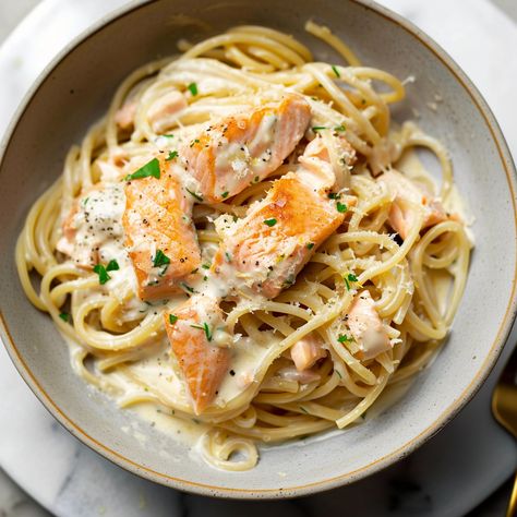 Salmon Pasta with a Creamy Garlic Sauce - Recipes, Tasks & Tools Salmon Alfredo Pasta Recipes, Tomato Salmon Pasta, Pasta Con Salmon, Pasta With Salmon, Creamy Salmon Pasta, Pasta Aesthetic, Salmon Pasta Recipes, Creamy Salmon, Best Keto Meals