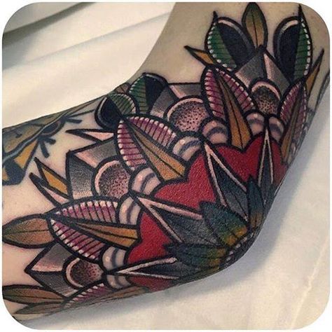 1000+ ideas about Elbow Tattoos on Pinterest | Inner elbow tattoos ... Latest Tattoo Design, Elbow Tattoo, Traditional Tattoo Sleeve, Elbow Tattoos, Latest Tattoos, Tattoo Feminina, Time Tattoos, Old School Tattoo, Skin Art