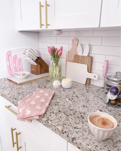 Pastel Kitchen Decor, Spring Home Decor Ideas, Easter Kitchen Decor, Blair House, Spring Kitchen Decor, Pastel Kitchen, Vintage Home Accessories, Home Decor Ideas Living Room, Home Decoration Ideas