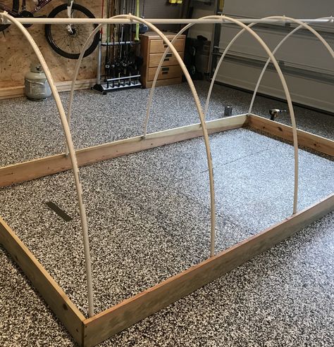 Pvc Chicken Run Diy, Diy Chicken Pen Cheap, Chicken Run Extension Diy, Rabbit Hoop House, Hoop Chicken Tractor, Diy Movable Chicken Run, Hoop Run For Chickens, Arched Chicken Run, Hoop House Chicken Run