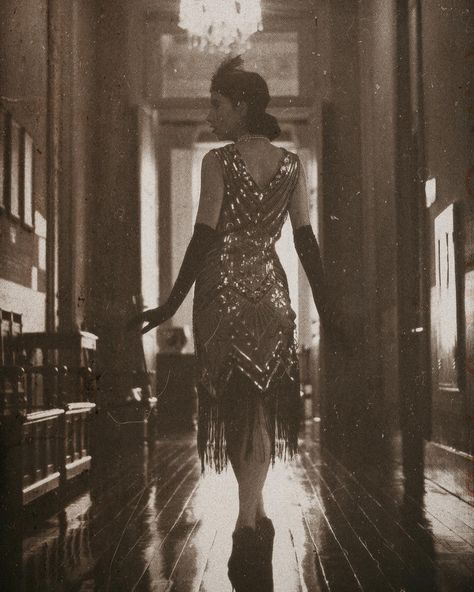 Flappers Aesthetic, 1920s Aesthetic Outfit, 1920's Asthetic, Flapper Girl Aesthetic, Roaring Twenties Aesthetic, 1920s Aesthetic Women, Downton Abbey Aesthetic, 1920s Black Women, The Great Gatsby Aesthetic