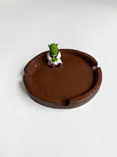 Shrek Clay Art, Shrek Ceramics, Clay Ashtray Ideas For Men, Ashtray Ideas Clay, Handmade Ashtray Clay, Shrek Clay, Air Dry Clay Ash Tray, Clay Ash Tray Ideas, Ceramic Ashtray Handmade