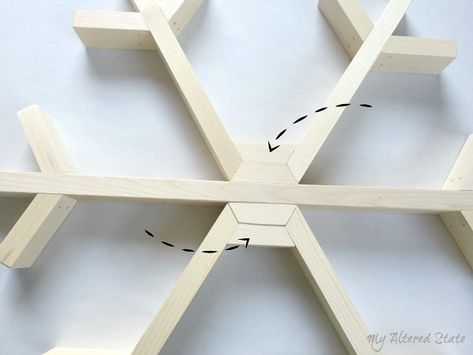 Wood Snowflake Diy, Diy Wood Snowflakes, Wooden Snowflakes Diy, Snowflake Shelf, Outdoor Christmas Decorations Diy, Christmas Snowflakes Crafts, Snowflake Ideas, Barn Board Projects, Diy Sanding