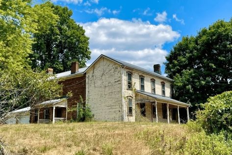 c.1850 West Virginia Farmhouse For Sale $65K - Old Houses Under $100K Virginia Farmhouse, Cheap Houses, Old Houses For Sale, Bungalows For Sale, Starter Home, Historic Preservation, Main Entrance, Water Views, Houses For Sale