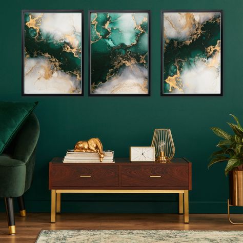 Emerald Green Beauty Room, Emerald Green Couch Color Schemes, Green And Gold Hallway, Emerald Green Bedroom Colour Schemes, Emerald Living Room, Emerald Green Room, Green And Gold Living Room, Emerald Green Rooms, Emerald Green Living Room