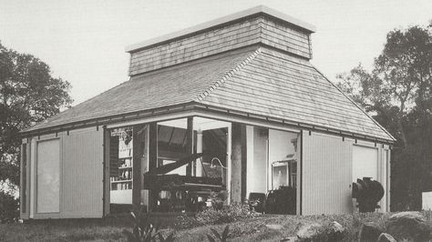 Charles Moore, Moore House, Orinda, California, 1962. Charles Moore, Pyramid Roof, Circular Buildings, Moore House, Wooden Columns, Luz Natural, Flat Roof, School Architecture, House Flooring