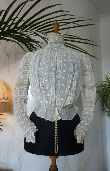 Edwardian Embroidered White Inset Lace Blouse, ca. 1908 Titanic Fashion, Edwardian Blouse, 1900s Fashion, Lingerie Dress, Edwardian Dress, 20th Century Fashion, Antique Dress, Antique Clothing, Edwardian Era