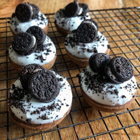 Cookies Cream, Get Rid Of Acne, Rid Of Acne, Homemade Donuts, Delicious Donuts, Cake Donuts, Fun Baking Recipes, Cute Desserts, Donut Recipes