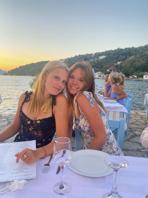 Costal Granddaughter, Granddaughter Aesthetic, Bestie Goals, Gal Pal, Friend Photoshoot, Summer Dream, Best Friend Pictures, Summer Photos, European Summer