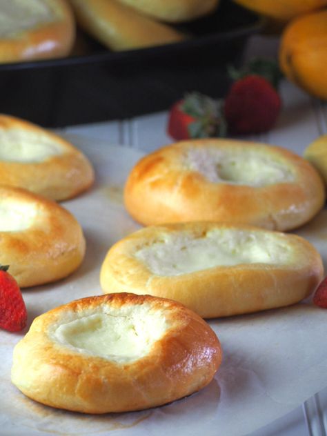 Cream Cheese Brioche, Brioche Recipes, Alfredo Sauce Recipe Easy, Cream Cheese Bread, Brioche Recipe, Chile Sauce, Italian Pastry, Brioche Bread, Alfredo Sauce Recipe