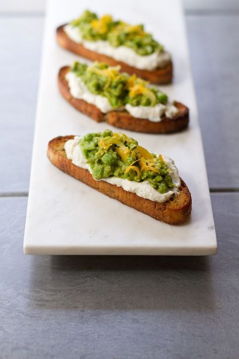 Pea Bruschetta, Spring Peas Recipes, Whipped Ricotta Recipe, Spring Appetizer, Spring Cooking, Watercress Recipes, Ricotta Crostini, Ricotta Recipe, Spring Appetizers