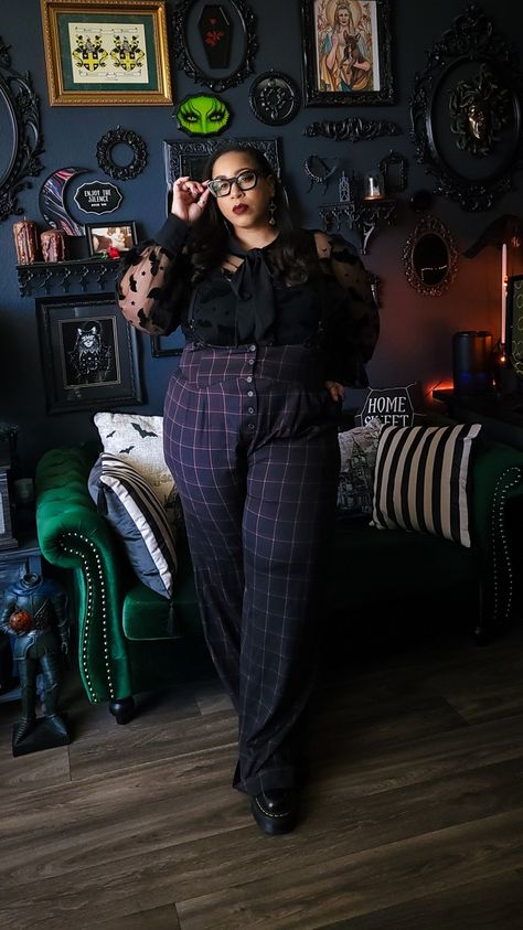 Gender Queer Fashion, Plus Size Leather Skirt Outfit, Fashion Nonbinary, Plus Size Edgy Outfits, Plus Size Leather Skirt, Goth Outfits Plus Size, Plus Size Dark Academia, Plus Size Edgy, Plus Size Alt Fashion