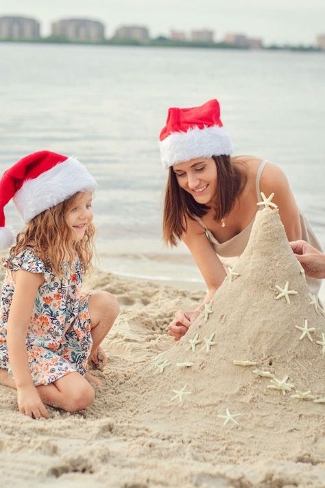 Christmas In July Photoshoot, Christmas On The Beach Photography, Christmas Beach Family Photos, Beach Christmas Card Photo, Beach Christmas Pictures, Christmas Beach Photos, Serenity Aesthetic, Christmas On The Beach, Outdoor Christmas Photos