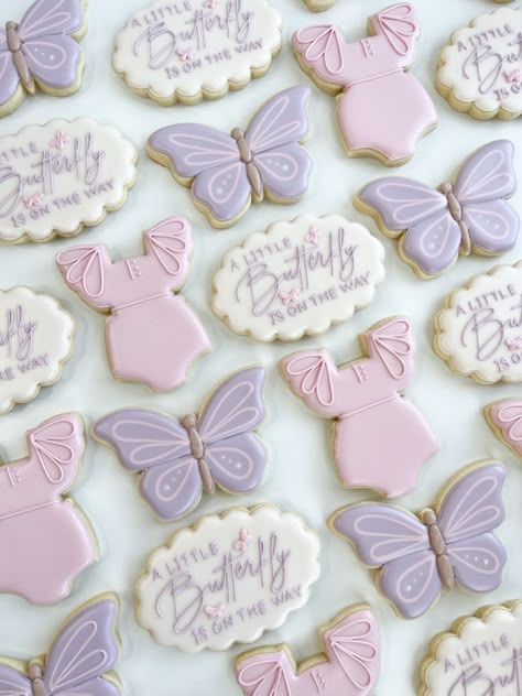 Butterfly Shower Cookies, Butterfly Baby Shower Idea, Butterfly Flower Baby Shower Ideas, Baby Shower Cookies Butterfly, Butterfly Girl Baby Shower Ideas, Baby Shower Theme Butterfly, Little Butterfly Baby Shower Theme, Girl Baby Shower Ideas Butterflies, Butterfly Gender Reveal Ideas