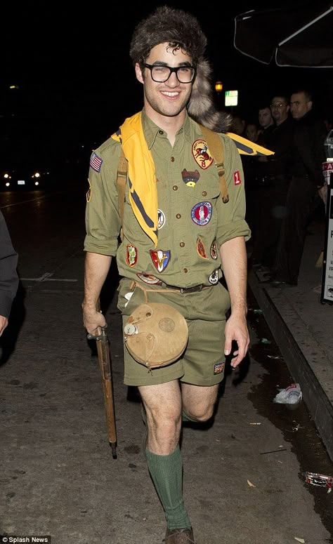 Even Darren Criss dresses up for the party! Boy Scout Costume, Moonrise Kingdom Costume, Camping Costume, Gay Halloween, Troop Beverly Hills, Matthew Morrison, Halloween Costume Props, Addams Family Costumes, Heart Costume