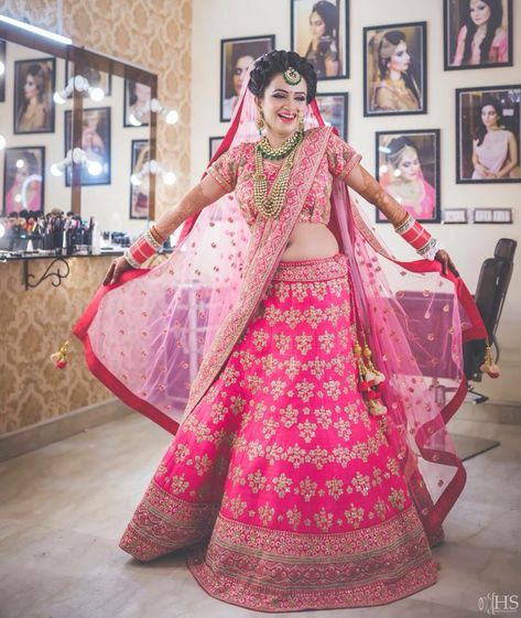 10 Couture & Jewellery Shops In Chandni Chowk For Complete Bridal Shopping In Delhi Pink Lehenga Look, Swati Mishra, Dark Pink Lehenga, Dulhan Lehenga, Lehenga Look, Lehenga Pink, Pink Bridal Lehenga, Chandni Chowk, Indian Bridal Photos