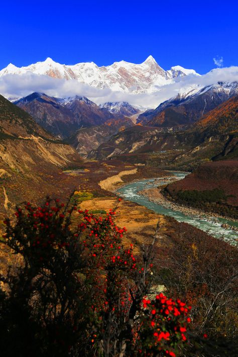 Namcha Barwa or Namchabarwa (Chinese: 南迦巴瓦峰) is a mountain in the 📍Tibetan Himalaya, which was named the most beautiful mountain in China by national geographic magazine. Autumn is really the best time to see Nangagabawa.  #Tibet #TravelTibet #ChinaTour Tibet Mountains, Tibetan Mountains, Explore China, China Culture, Mt Everest, Visit China, Train Tour, National Geographic Magazine, China Travel