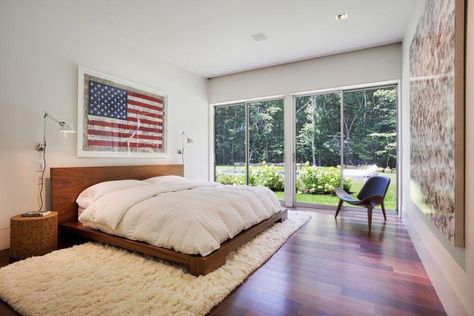 Master Bedroom With American Flag American Bedroom Design, American Style Bedroom, Americana Bedroom, American Bedroom, Bedroom Design Modern, Flag Display, Modern Masters, Up House, Chaise Design