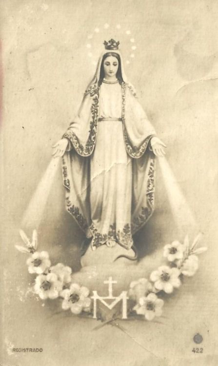 La Milagrosa - A vintage Spanish holy card of Our Lady of the Miraculous Medal. Angel Architecture, Mary Tattoo, Virgin Mary Art, Vintage Holy Cards, Blessed Mary, Catholic Statues, Religious Pictures, Mama Mary, Queen Of Heaven