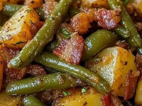 Comfort in a Skillet: Savor Country Ranch Green Beans and Potatoes with Bacon! - NewsBreak Cheesy Broccoli Recipe, Creative Dinners, Ranch Green Beans, Turkey Bacon Recipes, Smothered Green Beans, Seasoned Green Beans, Potatoes With Bacon, Vegetables Dishes, Beans And Potatoes