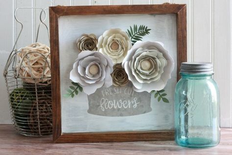 DIY FARMHOUSE SIGN WITH CRICUT PAPER FLOWERS | EVERYDAY JENNY Cricut Paper Flowers, Diy Farmhouse Sign, Diy Pantry Labels, Circuit Joy, Cricut Flowers, Rolled Flowers, Cardstock Crafts, Cameo Crafts, Rolled Paper Flowers