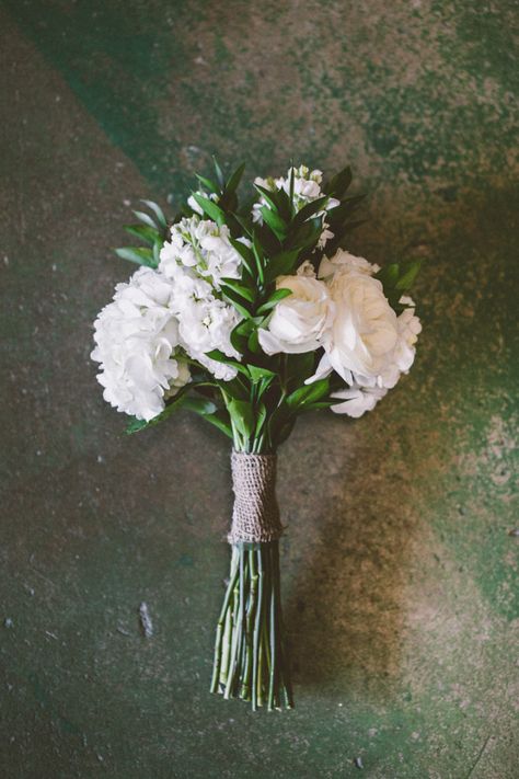 Oregon-wedding-4-030215mc White Green Wedding Bouquet, Forest Wedding Flowers, Forest Wedding Ceremony, White Green Wedding, Classic Wedding Bouquet, Small Wedding Bouquets, Green Wedding Bouquet, Industrial Chic Wedding, Simple Bridal Shower