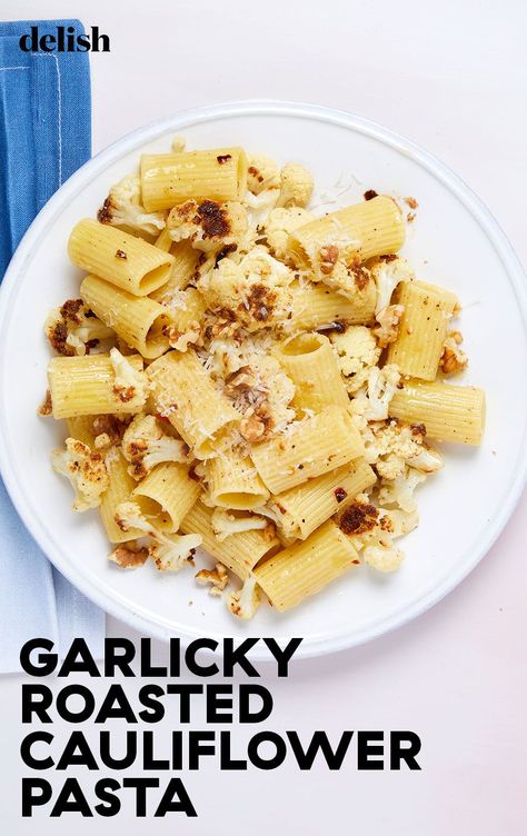 Garlicky Roasted Cauliflower Pasta Is Nothing Like Your Average Spaghetti NightDelish Roasted Cauliflower Pasta, Cauliflower Pasta Recipes, Meatless Pasta, Garlic Cauliflower, Cauliflower Pasta, Roasted Cauliflower Recipes, Roasted Garlic Cauliflower, Tasty Vegetarian Recipes, Perfect Pasta