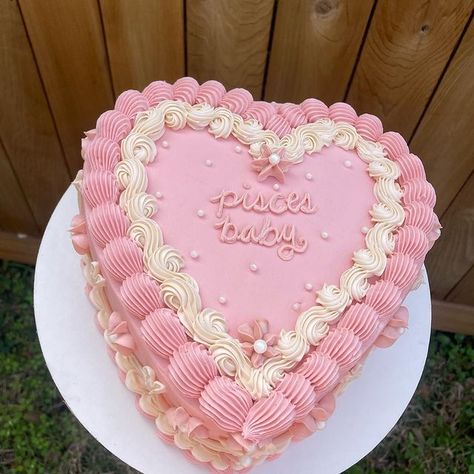 Vintage Cake Pisces, Pisces Heart Cake, Pink Love Heart Cake, Pisces Princess Cake, Pink Heart Bday Cake, Pisces Season Cake, 2024 Birthday Cake Trends, Pisces Cake Ideas, Pisces Baby Cake