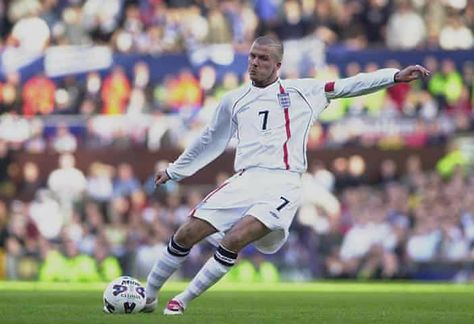 David Beckham Football, Beckham Football, England Kit, Music Architecture, Football Moments, England Shirt, Football Tips, Retro Football Shirts, English Football