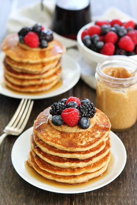 These protein-packed pancakes are made with almond butter and whole wheat flour. They make a great healthy breakfast! They freeze well too! Almond Butter Pancakes, Butter Pancake Recipe, Keto Flour, Baked Recipe, Butter Pancakes, American Pancakes, Blueberry Cookies, Chocolate Pancakes, Pancakes Healthy