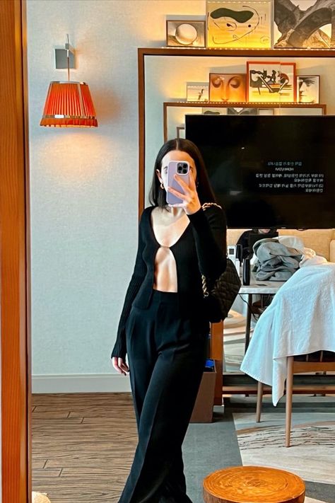 Black Outfit Casual Summer, All Black Outfit Casual Summer, Casual Gen Z Outfits, Black Trousers Outfit Aesthetic, Aesthetic Outfits With Leggings, Effortless Pants Aritzia Outfit, Gen Z Business Casual, Gen Z Work Outfit, Aritzia Effortless Pants