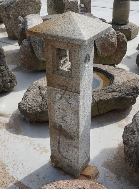 Japan Lanterns, Japanese Garden Lighting, Japanese Garden Lanterns, Tree Types, Japanese Stone Lanterns, Japanese Garden Landscape, Bonsai Tree Types, Outdoor Lamps, Japanese Tea Garden