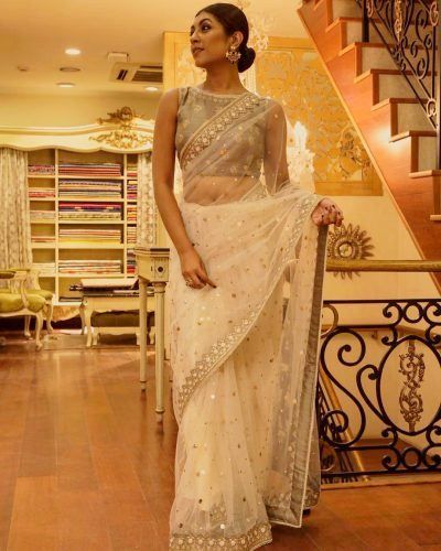 How To Wear A Net Saree – 22 Best Styling Tips & Ideas Net Saree Designs, Designs Blouse, Draped Saree, Saree Draping Styles, Saree Jewellery, Blouse Ideas, Simple Sarees, Saree Gown, Lehenga Style