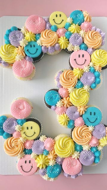 Cupcake Cake 3 Shape, Smiley Face Pull Apart Cupcakes, 4th Birthday Cupcakes Girl, Cupcake 3 Shape, Cupcake Pullapart Ideas, 3 Cupcake Cake Number, 4 Cupcake Cake, Girls Birthday Cupcakes, Cupcake Decorating Ideas For Kids