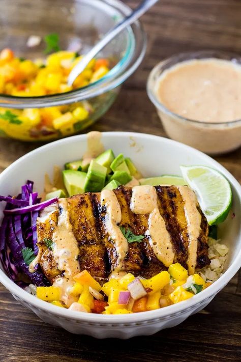 Grilled Mahi Mahi Taco Bowls with Peach Mango Salsa - Fit Happy Free Peach Mango Salsa, Seafood Tacos, Mahi Mahi Tacos, Grilled Mahi Mahi, Mahi Mahi Recipes, Grilling Ideas, Chipotle Aioli, Chipotle Mayo, Peach Salsa