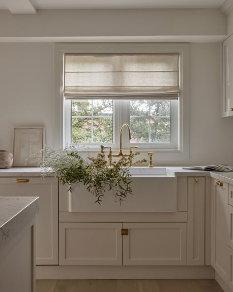 The kitchen from our North York Project, shot by Lauren Miller. Our goal for this space was to create a warm, neutral farmhouse inspired kitchen that felt elevated and collected. Neutral Kitchen Ideas, Lauren Miller, Classic Kitchen Design, Neutral Kitchen, Classic Kitchen, Cozy Kitchen, Kitchen Extension, Classic Kitchens, Kitchen Diner