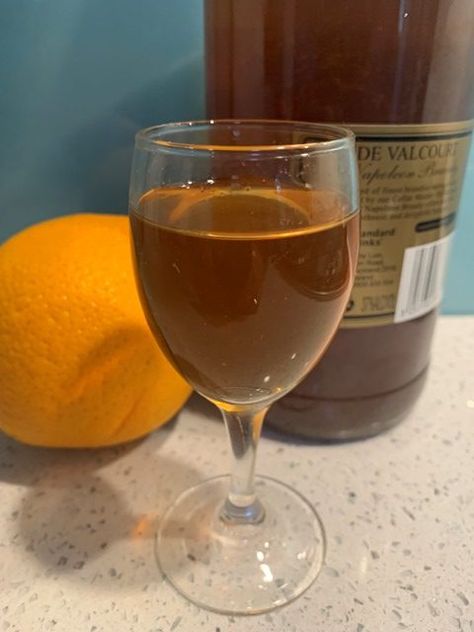 Homemade Grand Marnier Recipe - Life's Bounty Homemade Gran Marnier, Diy Grand Marnier, Grande Marnier Recipes, Orange Liqueur Recipe, Grand Mariner Recipes, Grand Marnier Recipes, Homemade Triple Sec Recipe, 1 Person Recipes, Homemade Grand Marnier Recipe