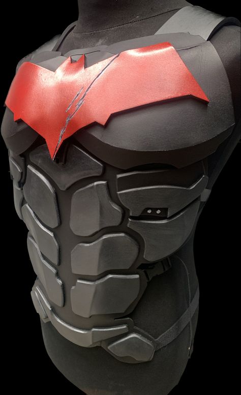 Red hood armor cosplay Red Hood Mask Template, Red Hood Armor, Red Hood Helmet, Red Hood Wallpaper, Red Hood Dc, Red Hood Cosplay, Comicon Cosplay, Dc Costumes, Armor Cosplay