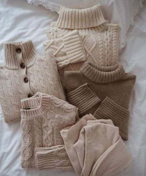 Outfit Flat Lay, Autumn Sweaters, Sweater Women Outfit, Outfits Mom, Academia Outfits, Winter Wardrobe Essentials, Cardigan Outfit, Stylish Winter Outfits, Trendy Outfits Winter