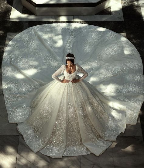 Big Wedding Dresses Ball Gown, Mariachi Quinceanera, Mariachi Quinceanera Dress, 200 Aesthetic, Fluffy Wedding Dress, Extravagant Wedding Dresses, Big Wedding Dresses, Glitter Wedding Dress, Disney Wedding Dresses