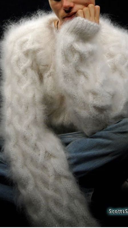 Pull Mohair, Knit Inspiration, Fluffy Knit, Knitwear Inspiration, Cable Sweater, Fuzzy Sweater, Mohair Sweater, White Sweater, Chunky Sweater