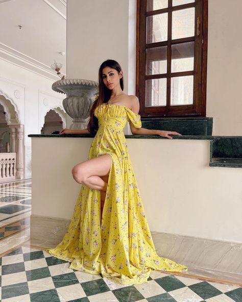 Mouni Roy Dresses, Bahria Town, Mouni Roy, Indian Film, Beautiful Dresses For Women, Celebrity Trends, Indian Fashion Dresses, Teenage Girls, Girls Fashion Clothes