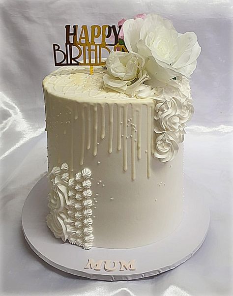 Bday Cakes For Women, Bday Cakes For Women Beautiful, Small Birthday Cake For Women, Cake For Women Elegant, Birthday Cake For Women Elegant, Sweet Birthday Cake, Whipped Cream Cakes, Small Birthday Cakes, Birthday Cake Decorating Ideas