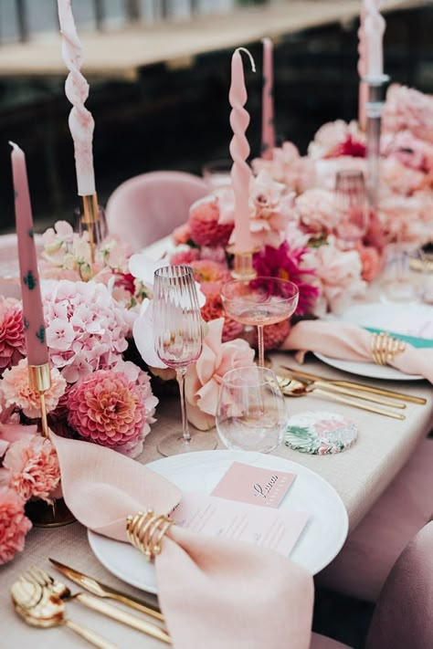 21 Dinner, Bridal Shower Inspo, Pink Wedding Inspiration, 21 Diner, Tafel Decor, Flowers Candles, Pink Wedding Theme, Pink Color Schemes, Pink Bridal Shower