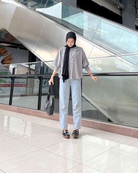 Outfit Hacks, Outfit Hijab Casual, Hijab Inspiration, Ootd Hijab Casual, Hijab Ootd, Outfit Hijab, Ootd Hijab, Ootd, Quick Saves