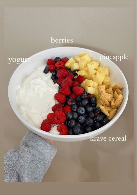 Fruit Bowls Aesthetic, Aesthetic Fruit Bowl, Healthy Yogurt Breakfast, Yoghurt Bowl, Aesthetic Fruit, Aesthetic Breakfast, Yogurt Breakfast, Meals Ideas, Healthy Yogurt